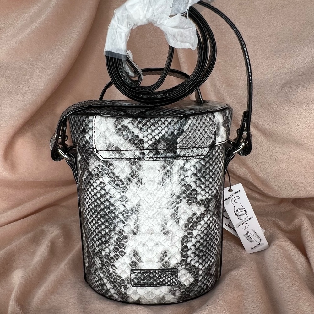 🚨Firm🚨 Circus by Sam Edelman
Canyon Barrel Black White gray - Picture 3 of 12